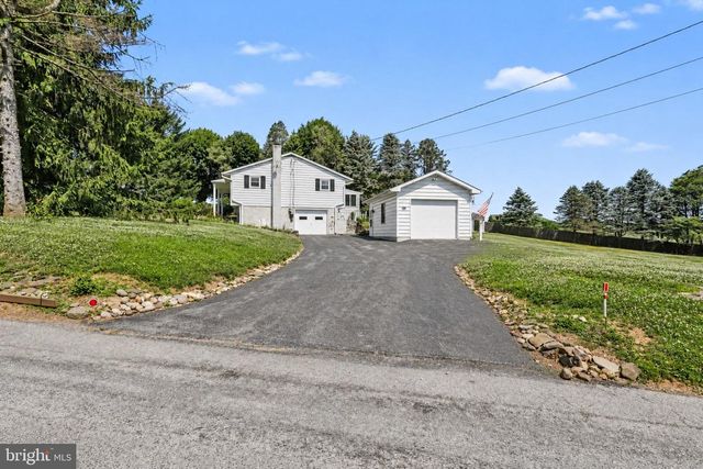2715 RESERVOIR RD, Spring Grove, PA 17362