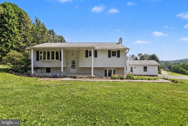 2715 RESERVOIR RD, Spring Grove, PA 17362