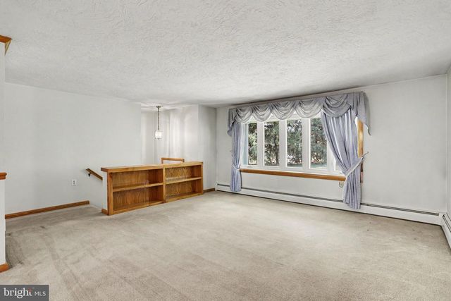 2715 RESERVOIR RD, Spring Grove, PA 17362