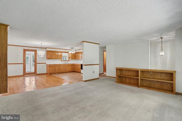 2715 RESERVOIR RD, Spring Grove, PA 17362