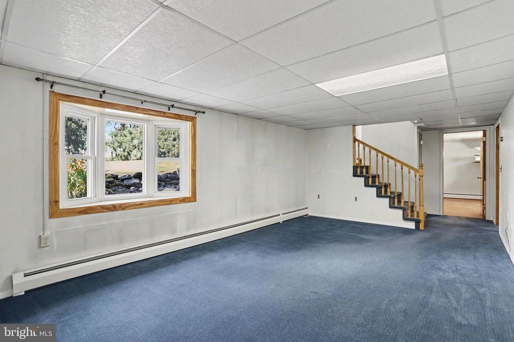 Image 3 of property listing at 2715 RESERVOIR RD, Spring Grove, PA 17362