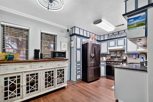 11731 Alamo Drive, La Porte, TX 77571