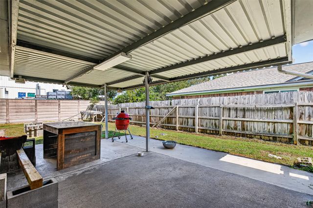 11731 Alamo Drive, La Porte, TX 77571