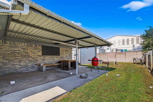 11731 Alamo Drive, La Porte, TX 77571