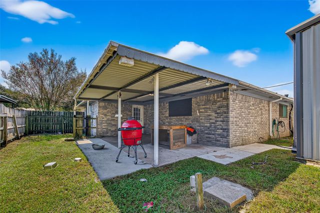 11731 Alamo Drive, La Porte, TX 77571
