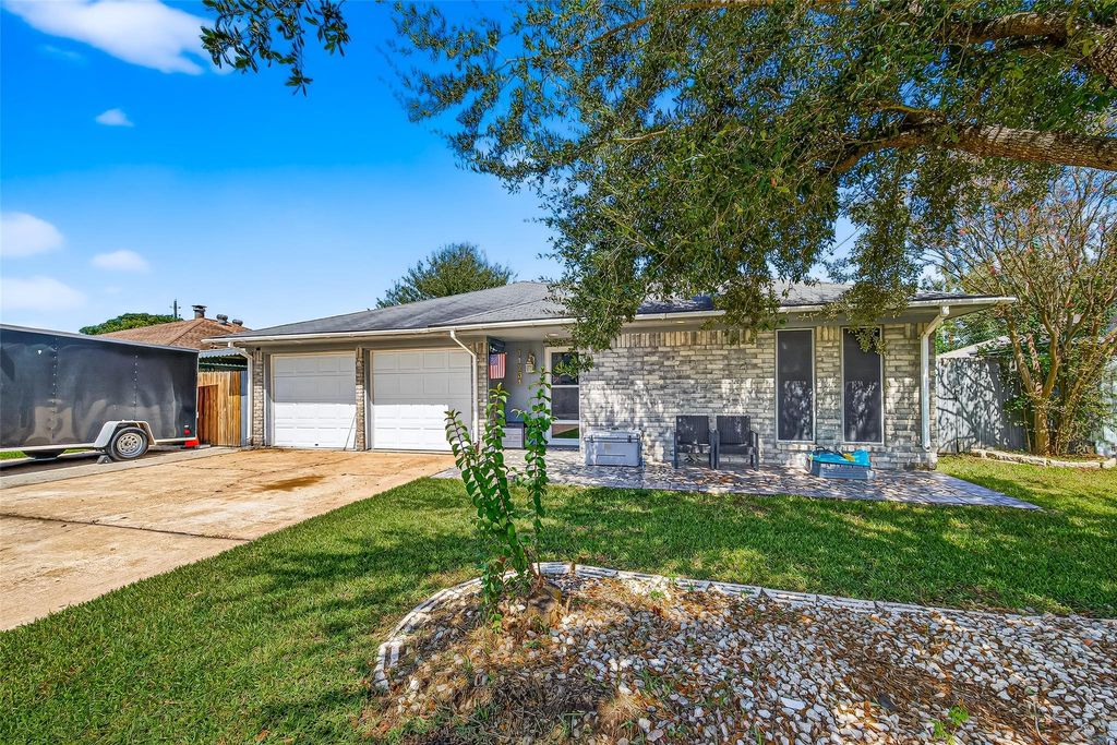 11731 Alamo Drive, La Porte, TX 77571