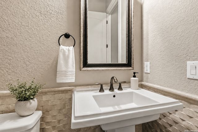28722 Front Gate, Boerne, TX 78015
