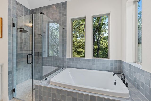 129 Hollytree CT, Georgetown, TX 78628
