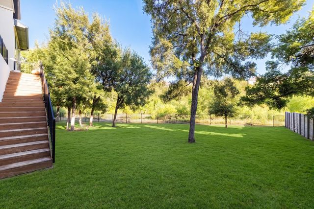 129 Hollytree CT, Georgetown, TX 78628