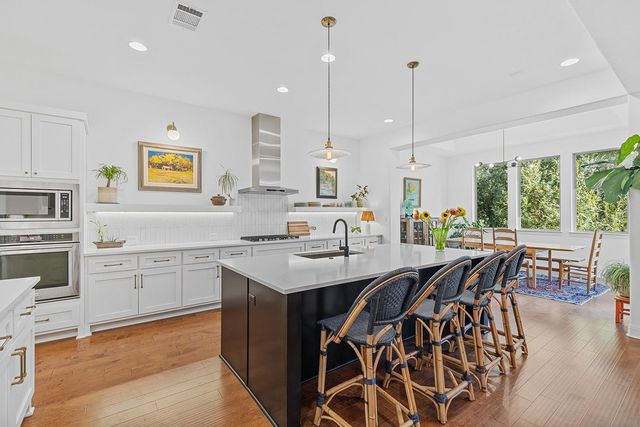 129 Hollytree CT, Georgetown, TX 78628