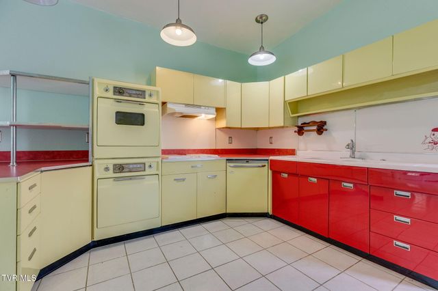 16038 Lee Highway, Bristol, VA 24202