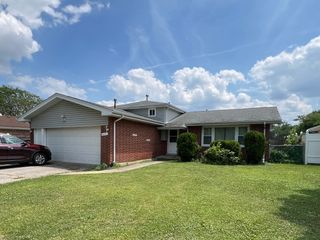 6631 W 89th Place, Oak Lawn, IL 60453