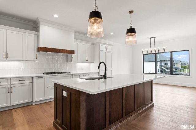 1807 WILLOW BEND, Chatham, IL 62629