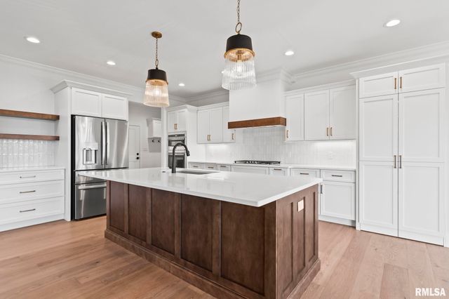 1807 WILLOW BEND, Chatham, IL 62629