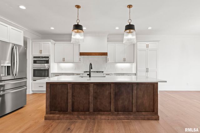 1807 WILLOW BEND, Chatham, IL 62629