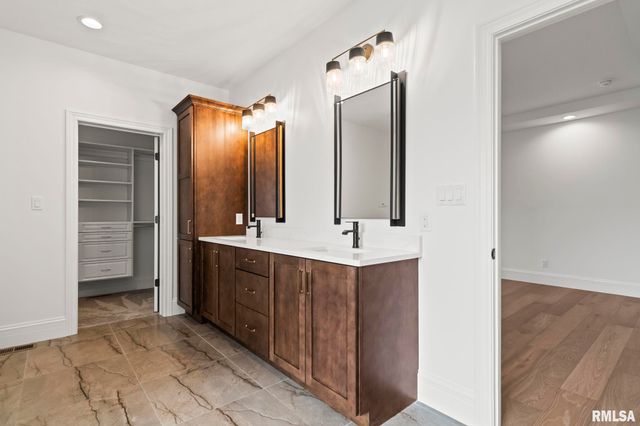 1807 WILLOW BEND, Chatham, IL 62629