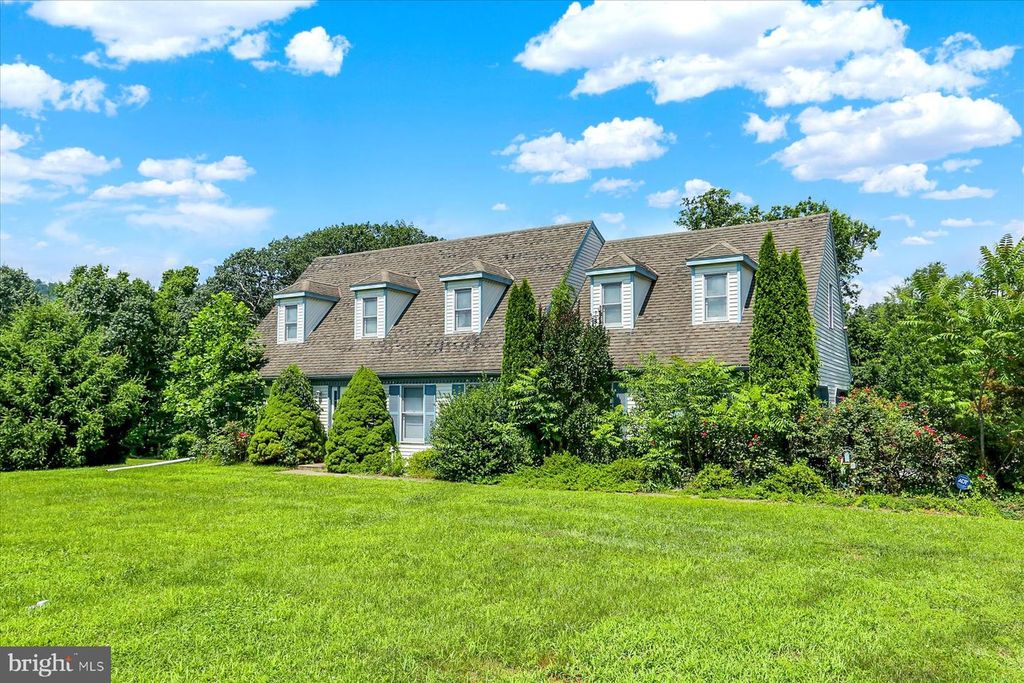 1411 HERITAGE LN, Dauphin, PA 17018
