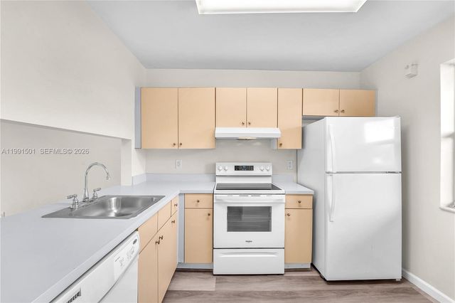 7668 SW 152nd Ave 2-107, Miami, FL 33193