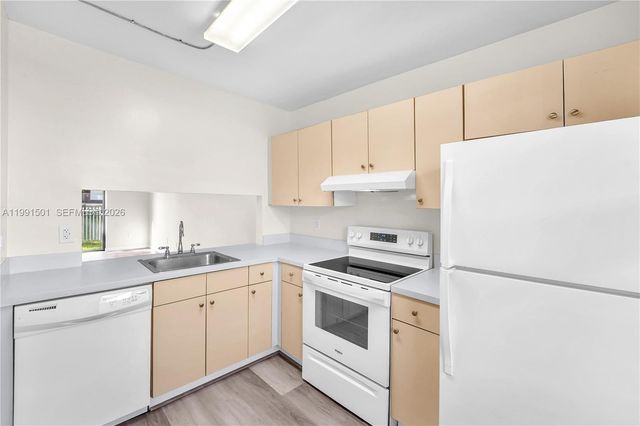 7668 SW 152nd Ave 2-107, Miami, FL 33193