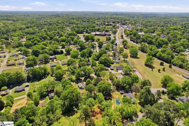 15 Littlejohn Street, Inman, SC 29349