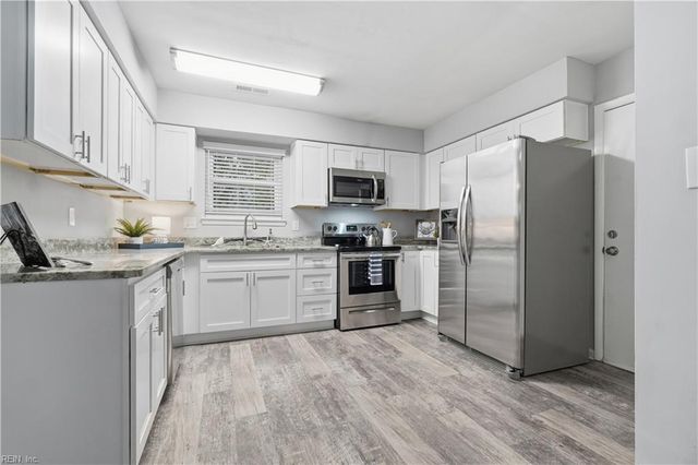 509 Norman LN, Virginia Beach, VA 23452