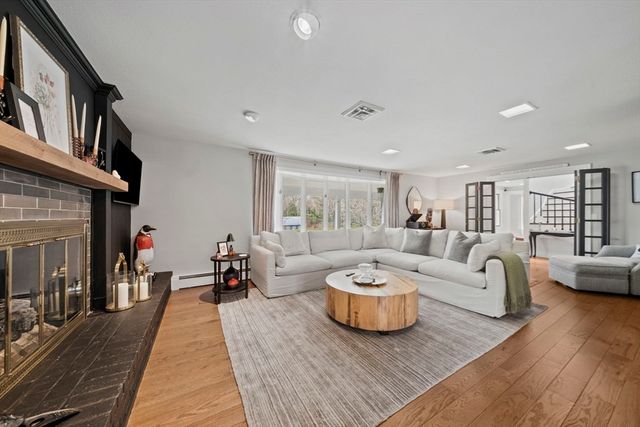 13 Woodvale Ave, Plymouth, MA 02360