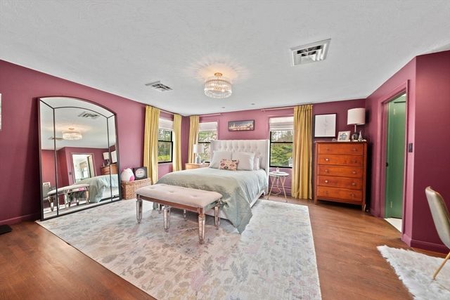 13 Woodvale Ave, Plymouth, MA 02360