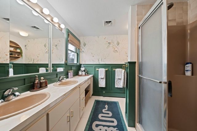 13 Woodvale Ave, Plymouth, MA 02360