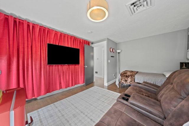 13 Woodvale Ave, Plymouth, MA 02360