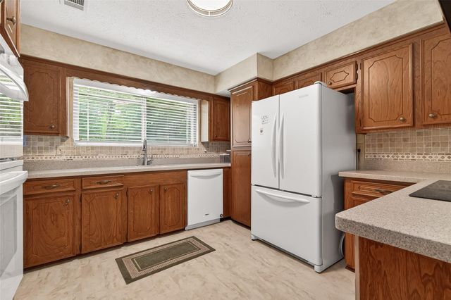 737 Holly Springs Drive, Conroe, TX 77302