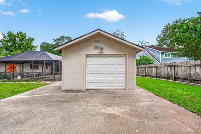 737 Holly Springs Drive, Conroe, TX 77302