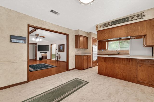 737 Holly Springs Drive, Conroe, TX 77302