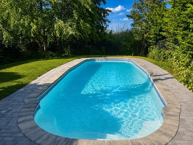 145 Kingston Boulevard, Island Park, NY 11558