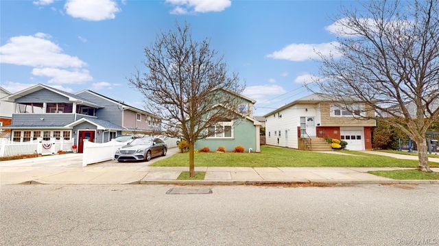 145 Kingston Boulevard, Island Park, NY 11558