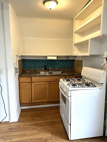 318 North Street UPPER, Elgin, IL 60120