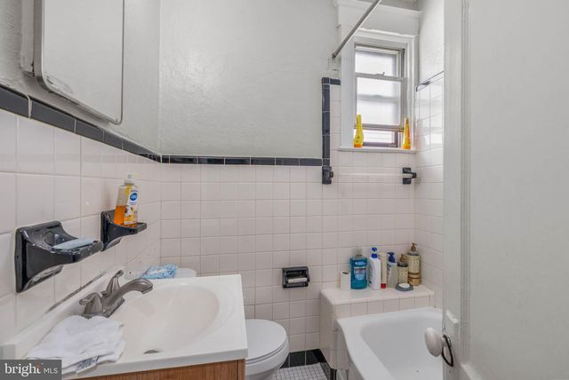 11 OAKLEY RD, Upper Darby, PA 19082