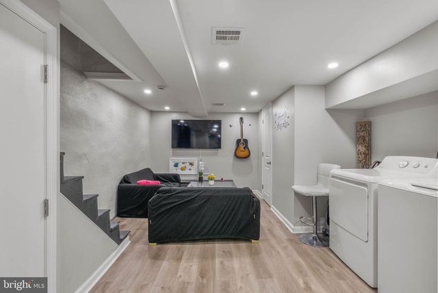 11 OAKLEY RD, Upper Darby, PA 19082
