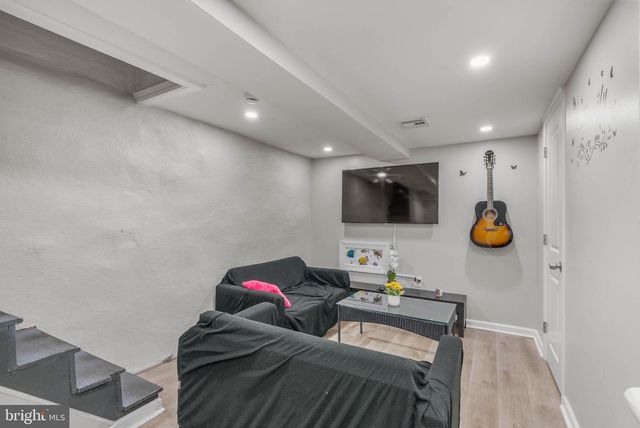11 OAKLEY RD, Upper Darby, PA 19082