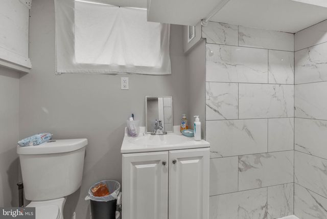 11 OAKLEY RD, Upper Darby, PA 19082