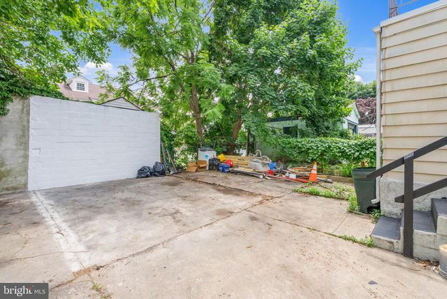 11 OAKLEY RD, Upper Darby, PA 19082