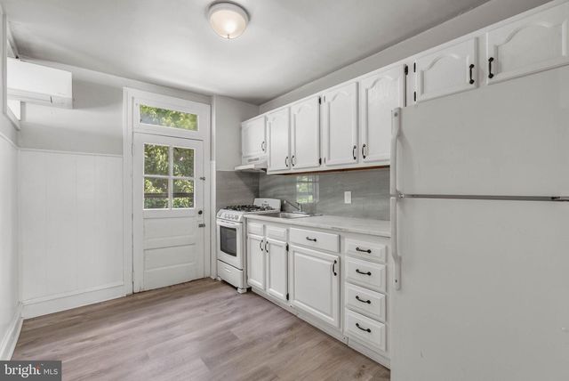 11 OAKLEY RD, Upper Darby, PA 19082