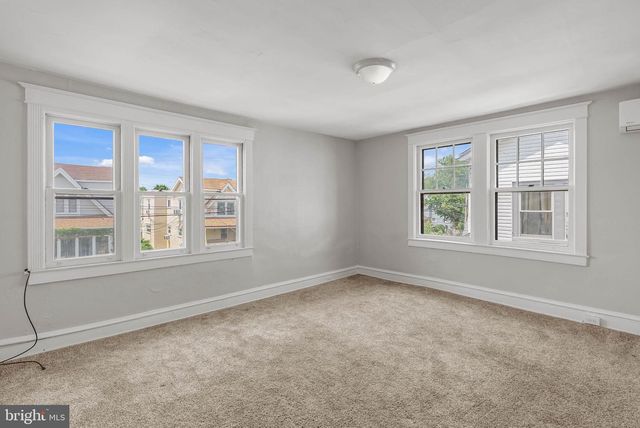 11 OAKLEY RD, Upper Darby, PA 19082