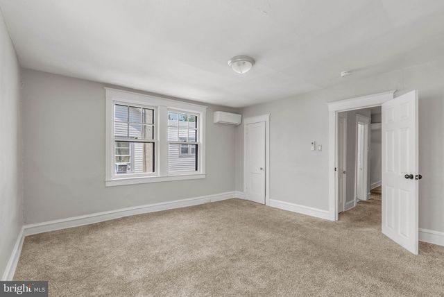 11 OAKLEY RD, Upper Darby, PA 19082