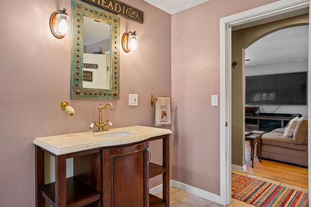 417 Candia Road, Chester, NH 03036