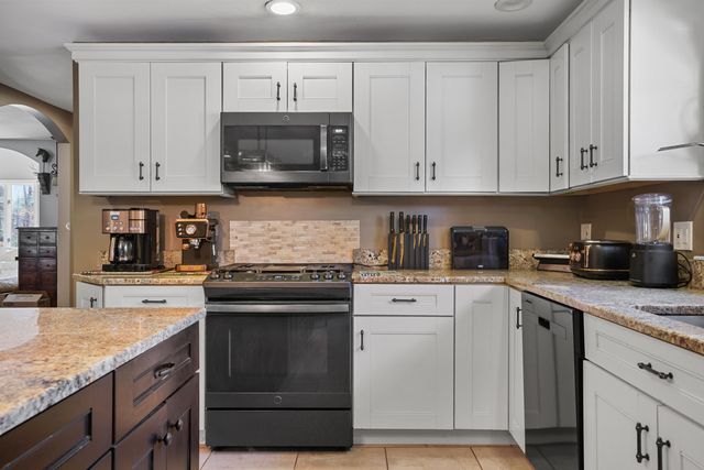 417 Candia Road, Chester, NH 03036