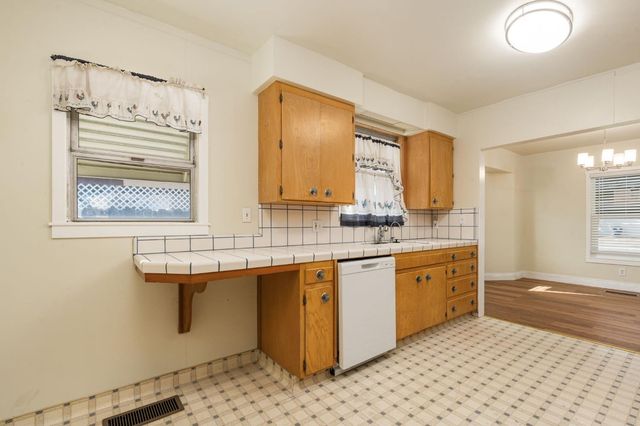 1816 N Vagedes Avenue, Fresno, CA 93705