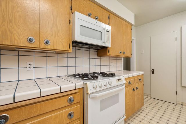 1816 N Vagedes Avenue, Fresno, CA 93705