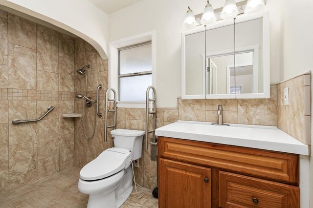 1816 N Vagedes Avenue, Fresno, CA 93705