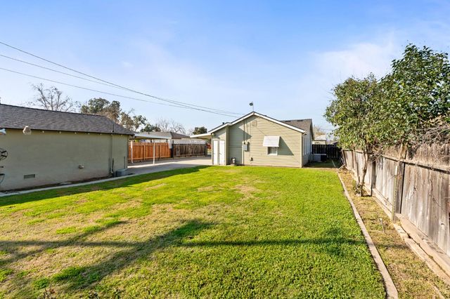 1816 N Vagedes Avenue, Fresno, CA 93705