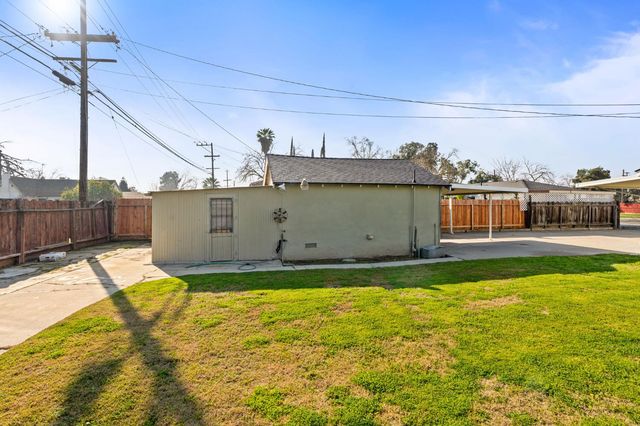 1816 N Vagedes Avenue, Fresno, CA 93705